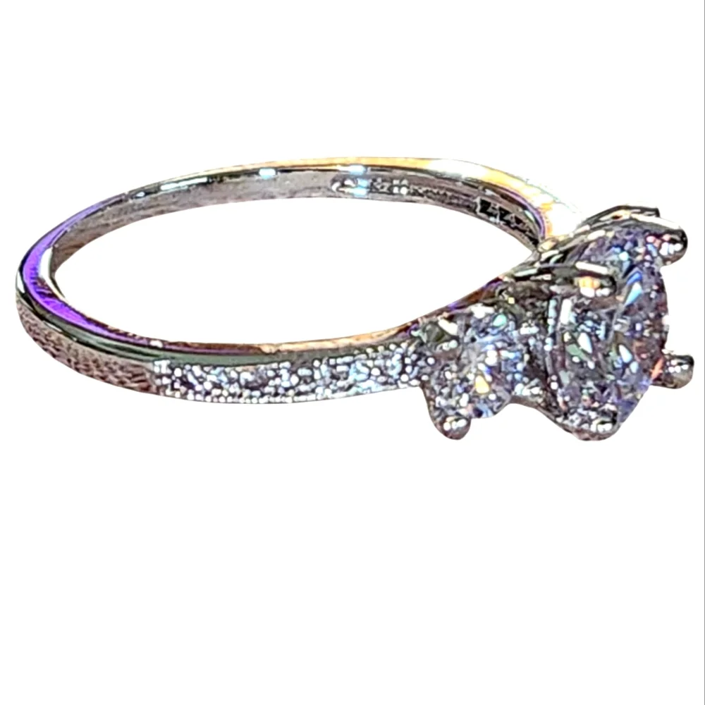 💍NEW & BEAUTIFUL💍 Three Stone Round CZ Engagement Ring Silver Tone Pave Size 9